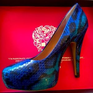 Blue Vince Camuto Stilletos in box